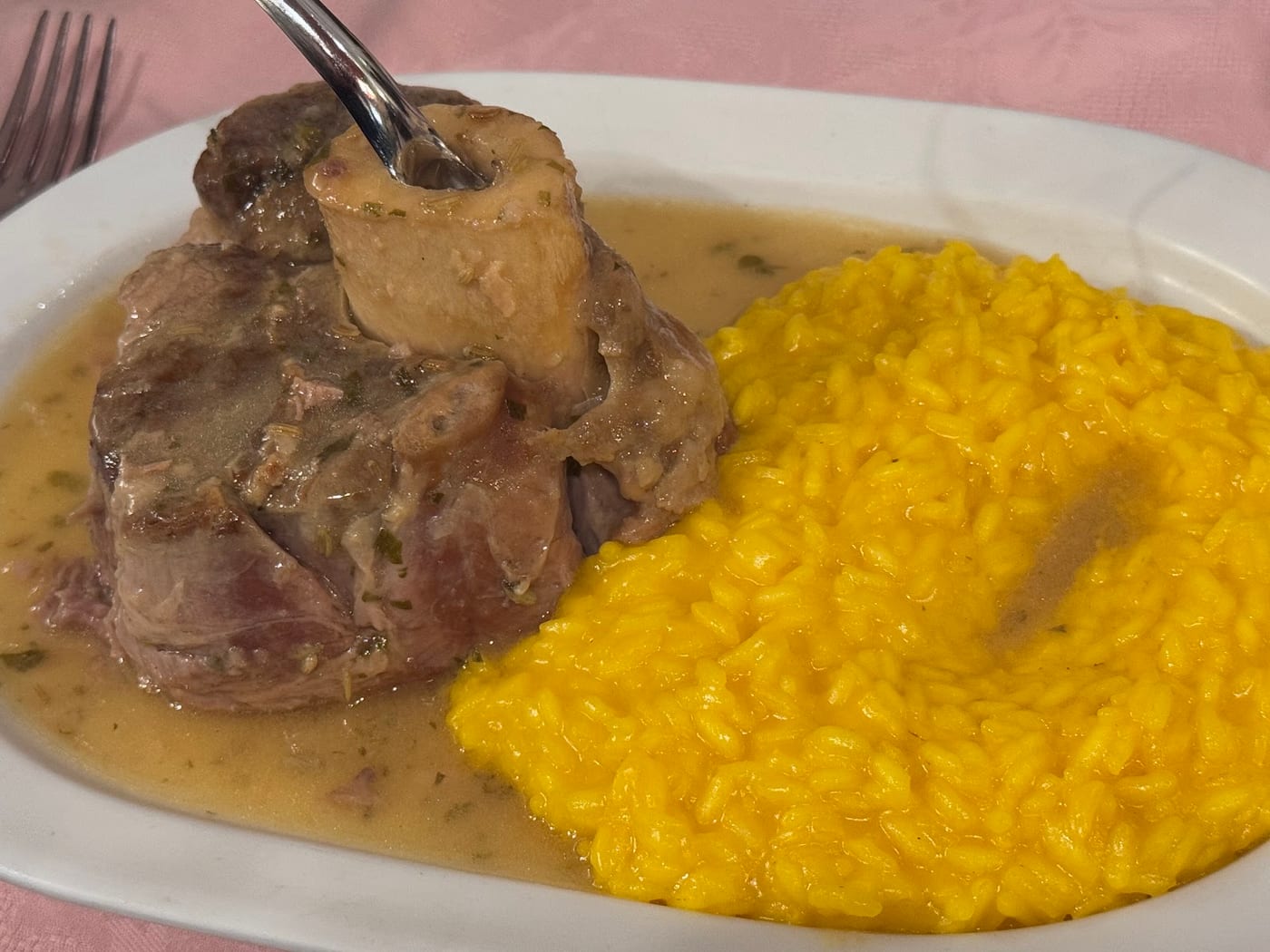 Ossobuco con risotto giallo alla milanese di Al Matarel