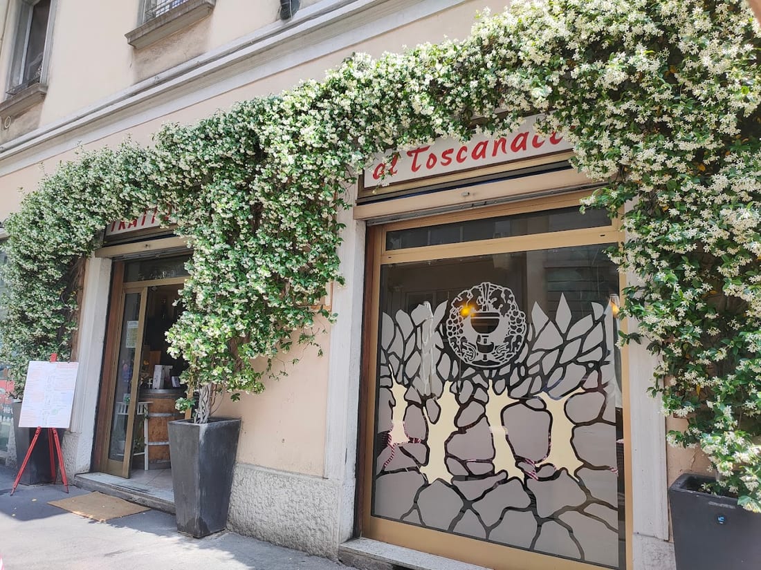 L'ingresso del Toscanaccio con l'edera