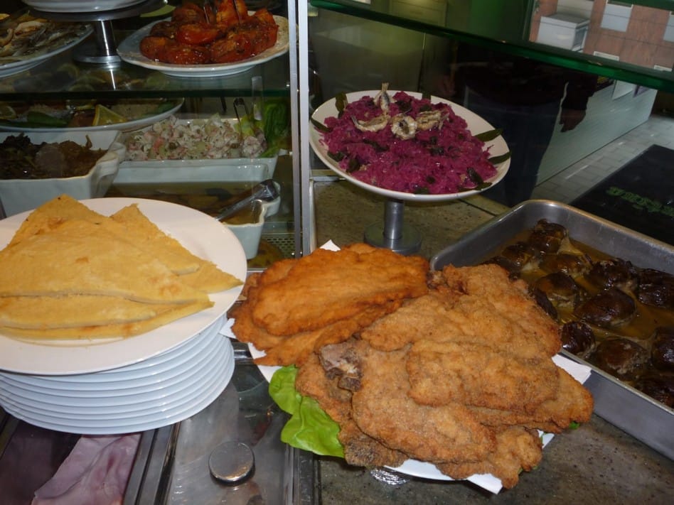 Banco gastronomia con farinata e cotolette