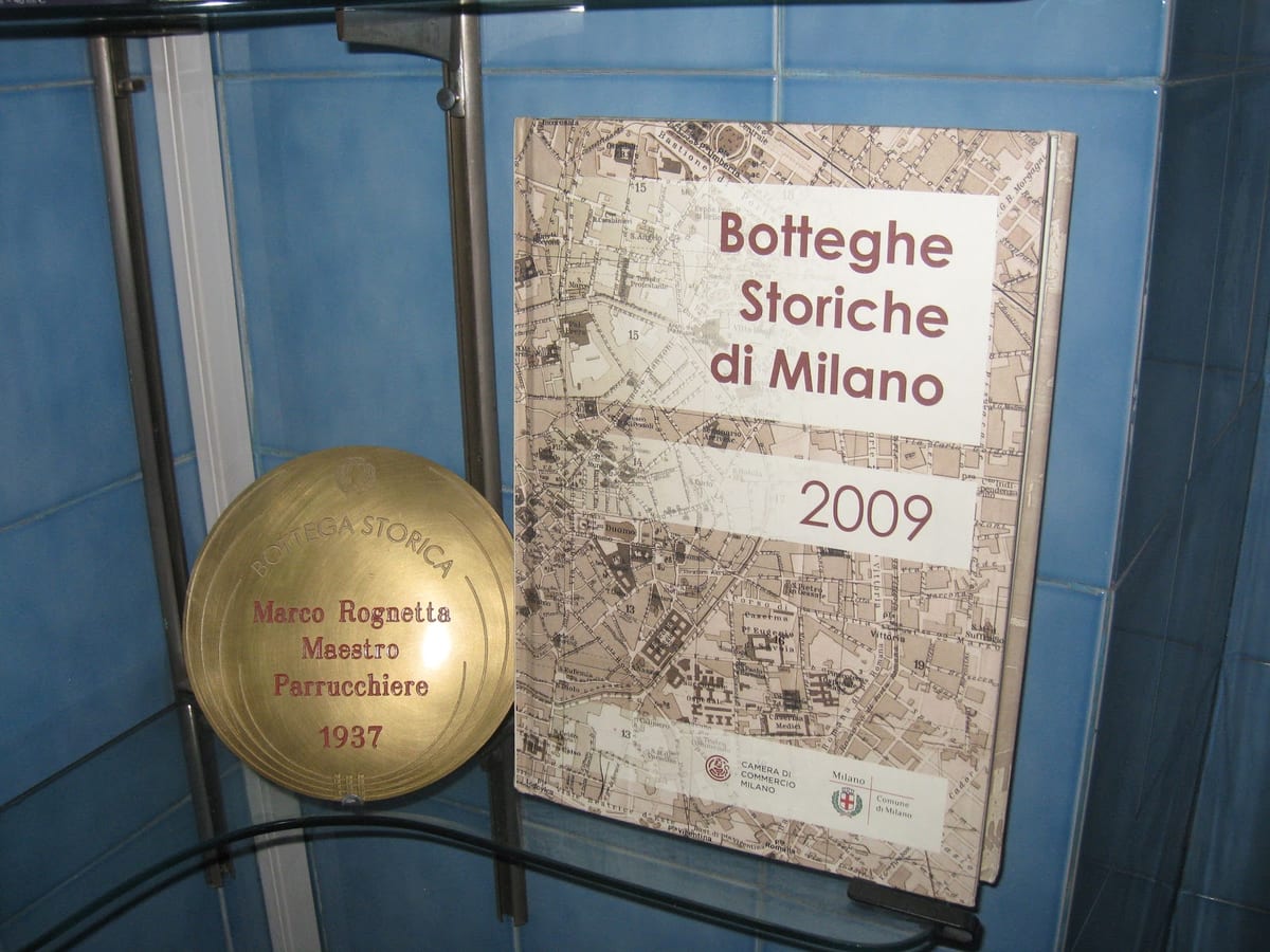 La targa Bottega Storica di Milano e il diploma di maestro parrucchiere