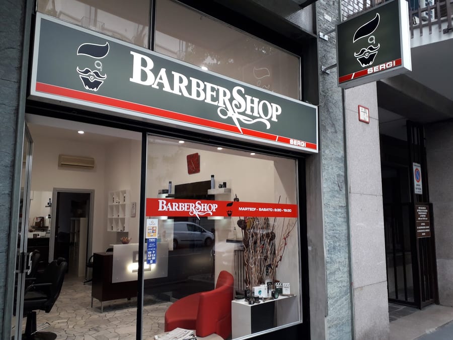 La vetrina BarberShop di Sergi-Negrea