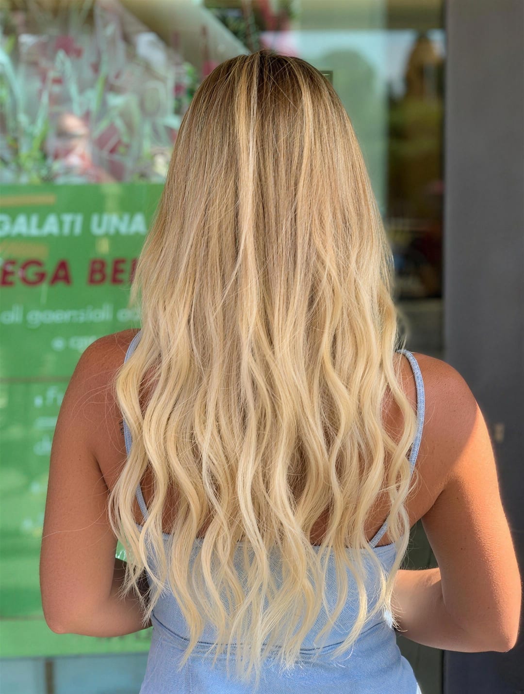 Balayage biondo dorato con onde