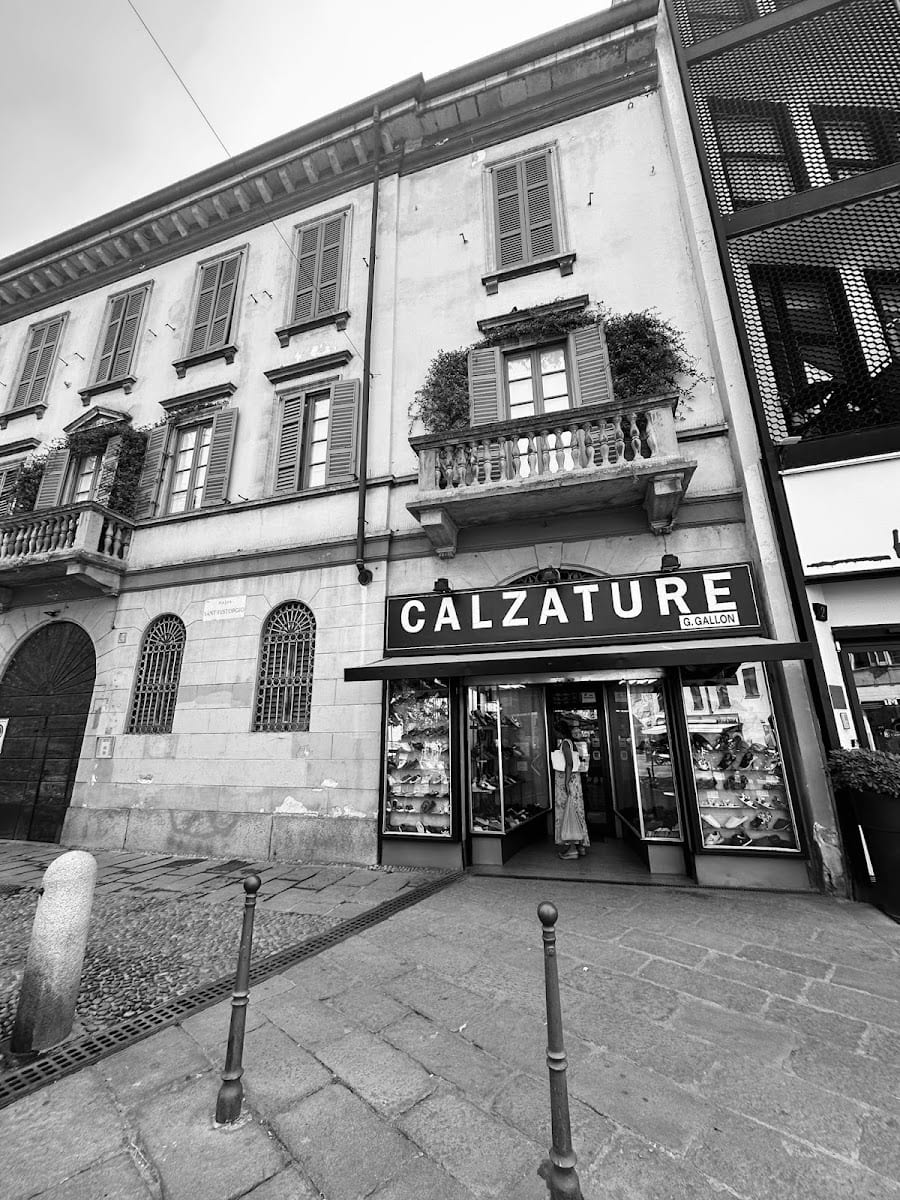 Il negozio Gallon in bianco e nero