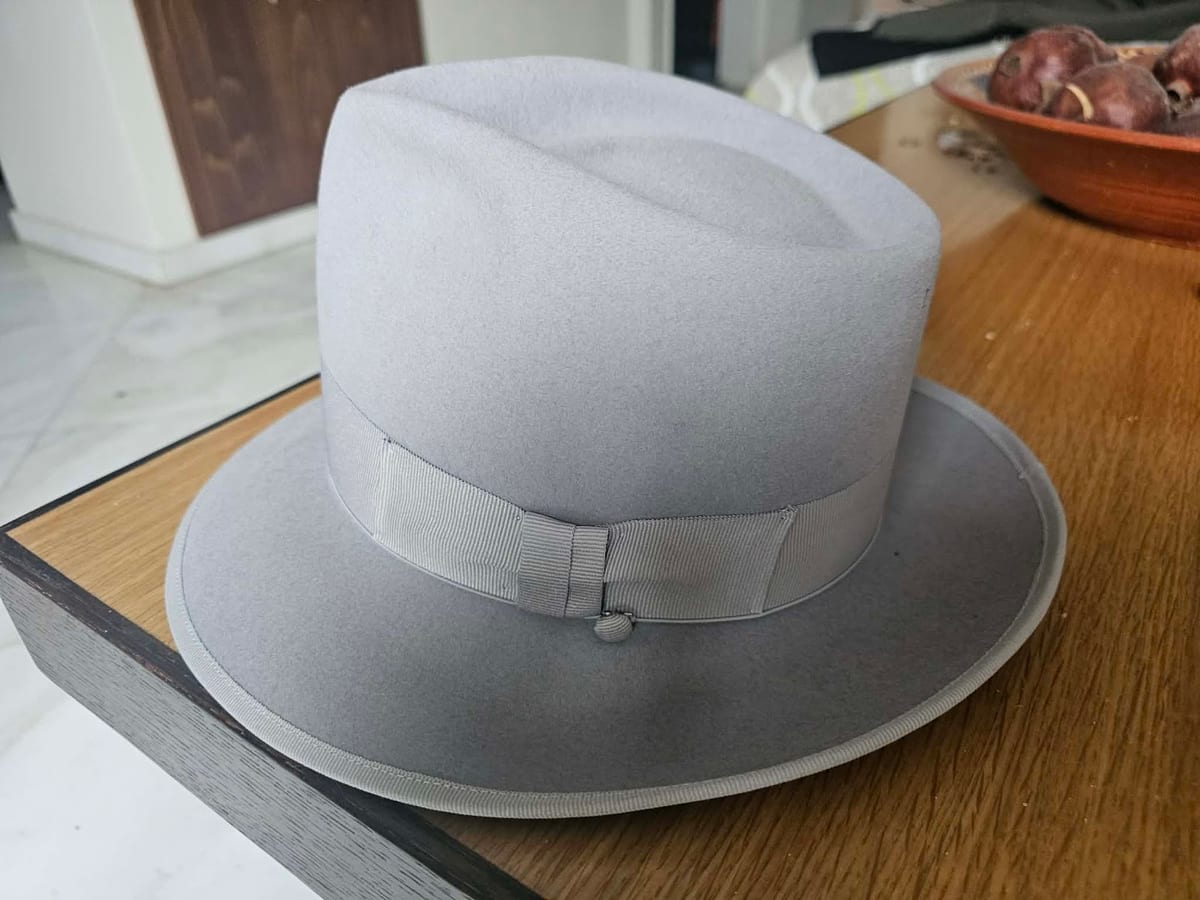 Fedora in feltro grigio