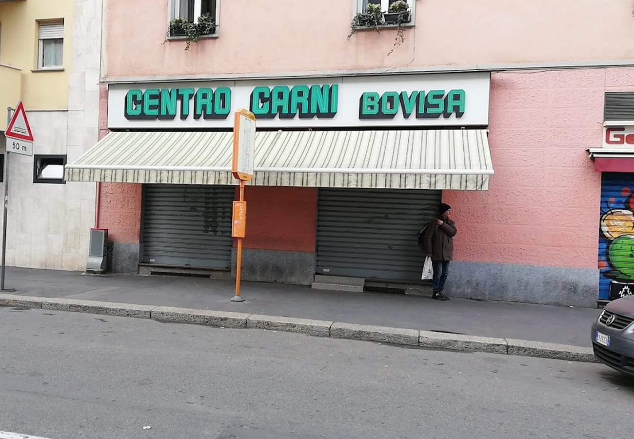 La facciata del Centro Carni Bovisa in Via Baldinucci
