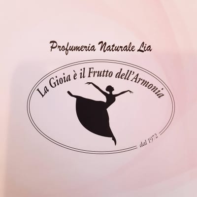 Il nostro vecchio logo: Profumeria Naturale Lia, La Gioia è il Frutto dell'Armonia, una ballerina, dal 1972.