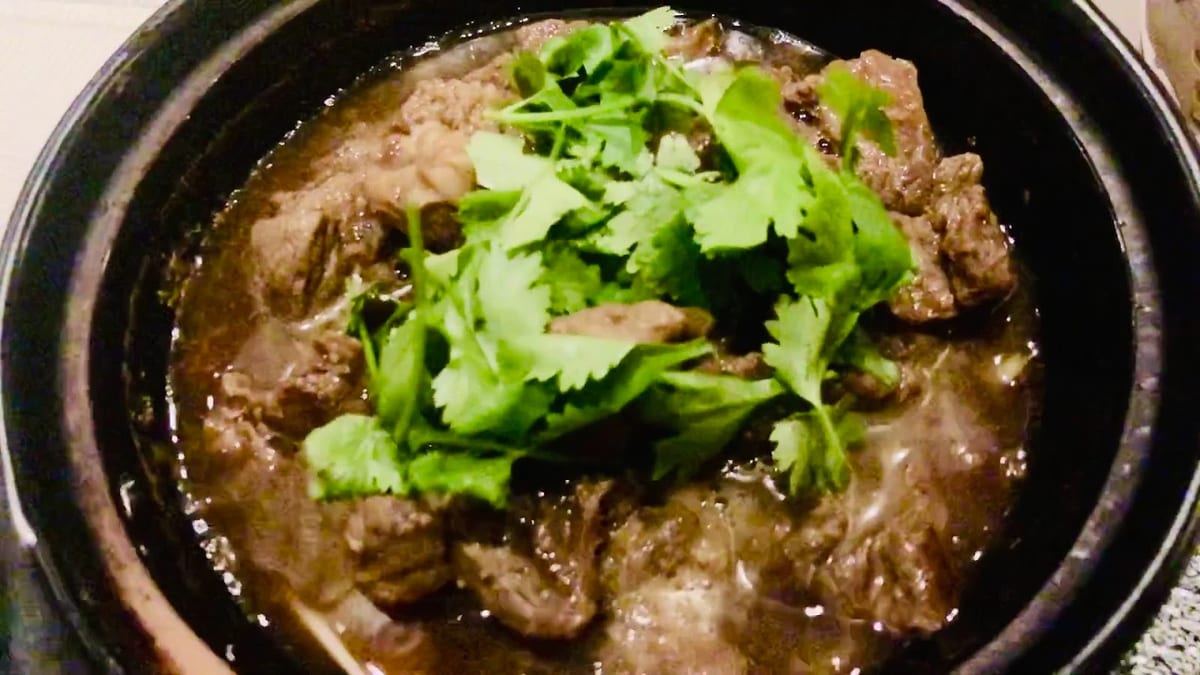 Un brasato con coriandolo