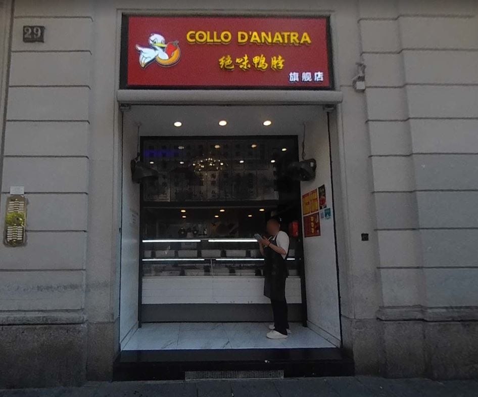 L'insegna di Collo d'Anatra in Via Paolo Sarpi