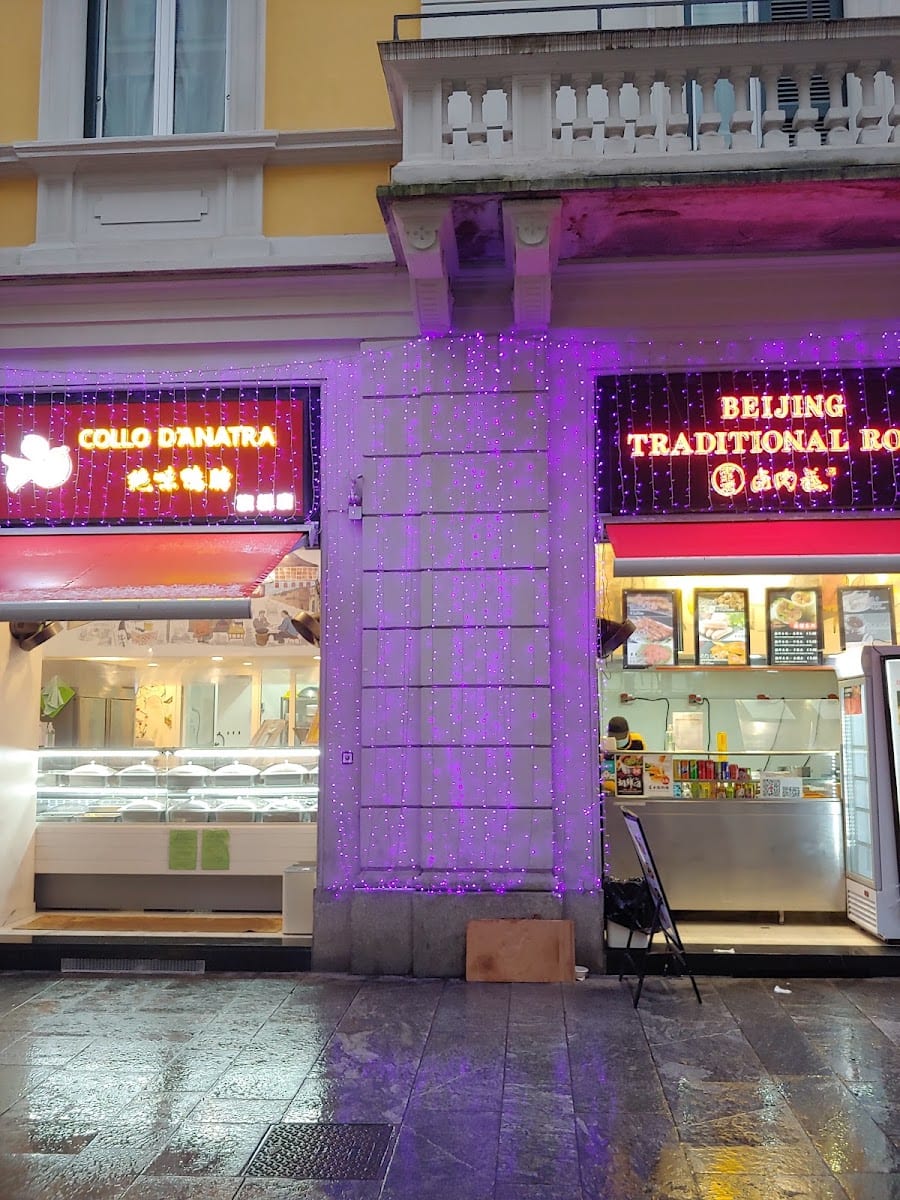 Il banco di sera in Via Paolo Sarpi
