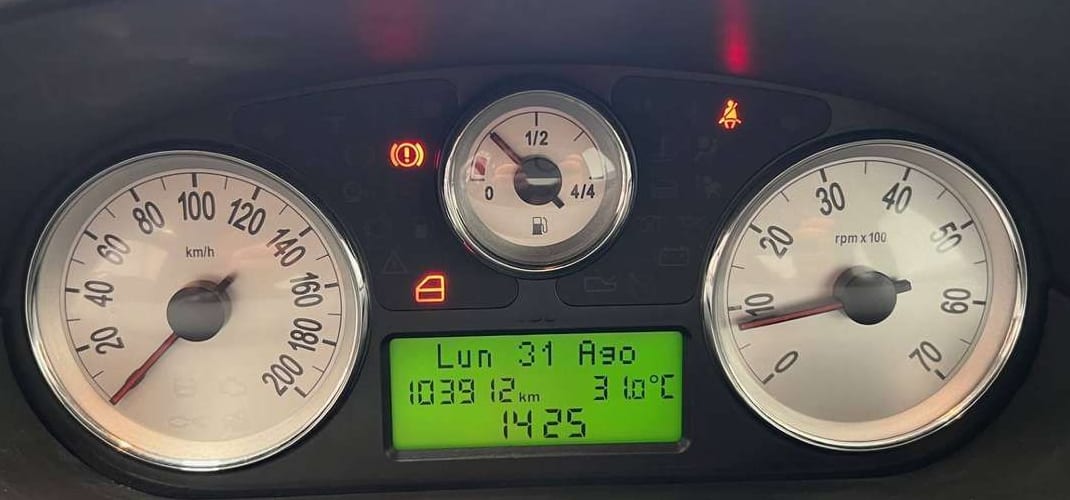 Il cruscotto di una delle nostre usate: 103.912 chilometri