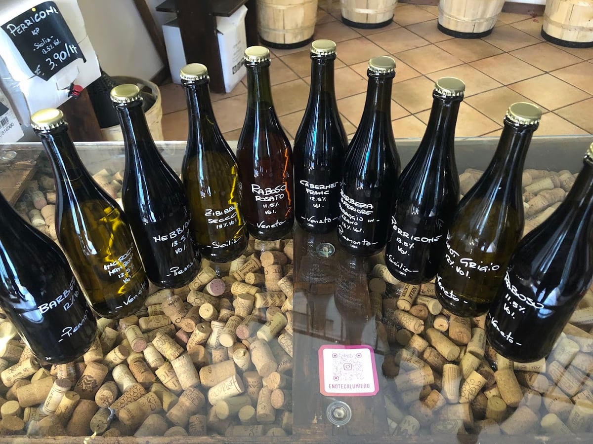 Bottiglie di vino naturale da Lu Mieru