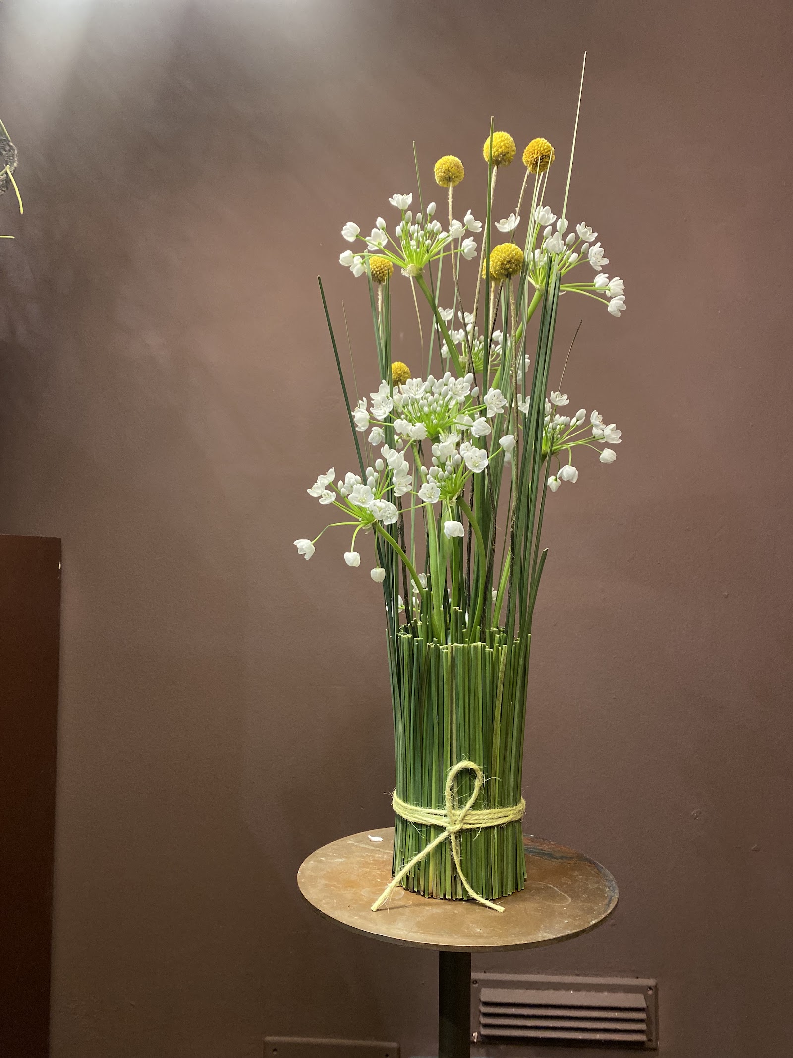 Composizione minimale bianca e verde