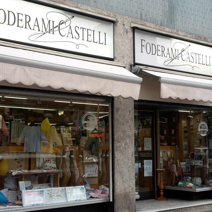La facciata della merceria