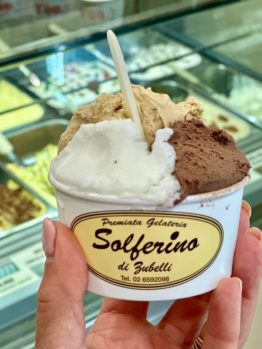Una coppetta della Premiata Gelateria Solferino di Zubelli