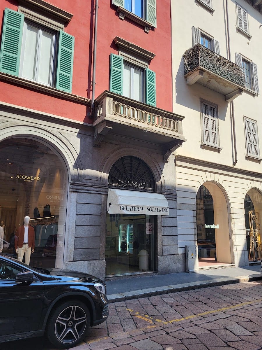 La gelateria in Via Solferino