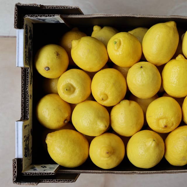 I limoni nella cassetta.