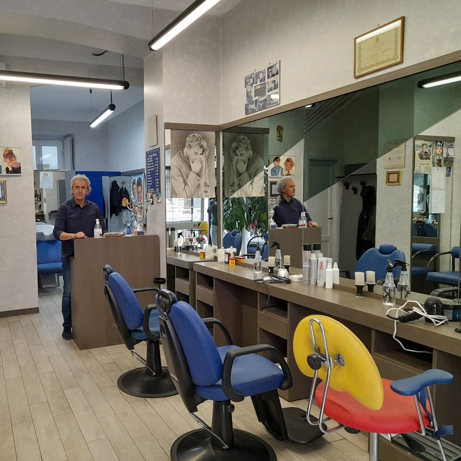 Le poltrone blu della barberia di Grippo Domenico