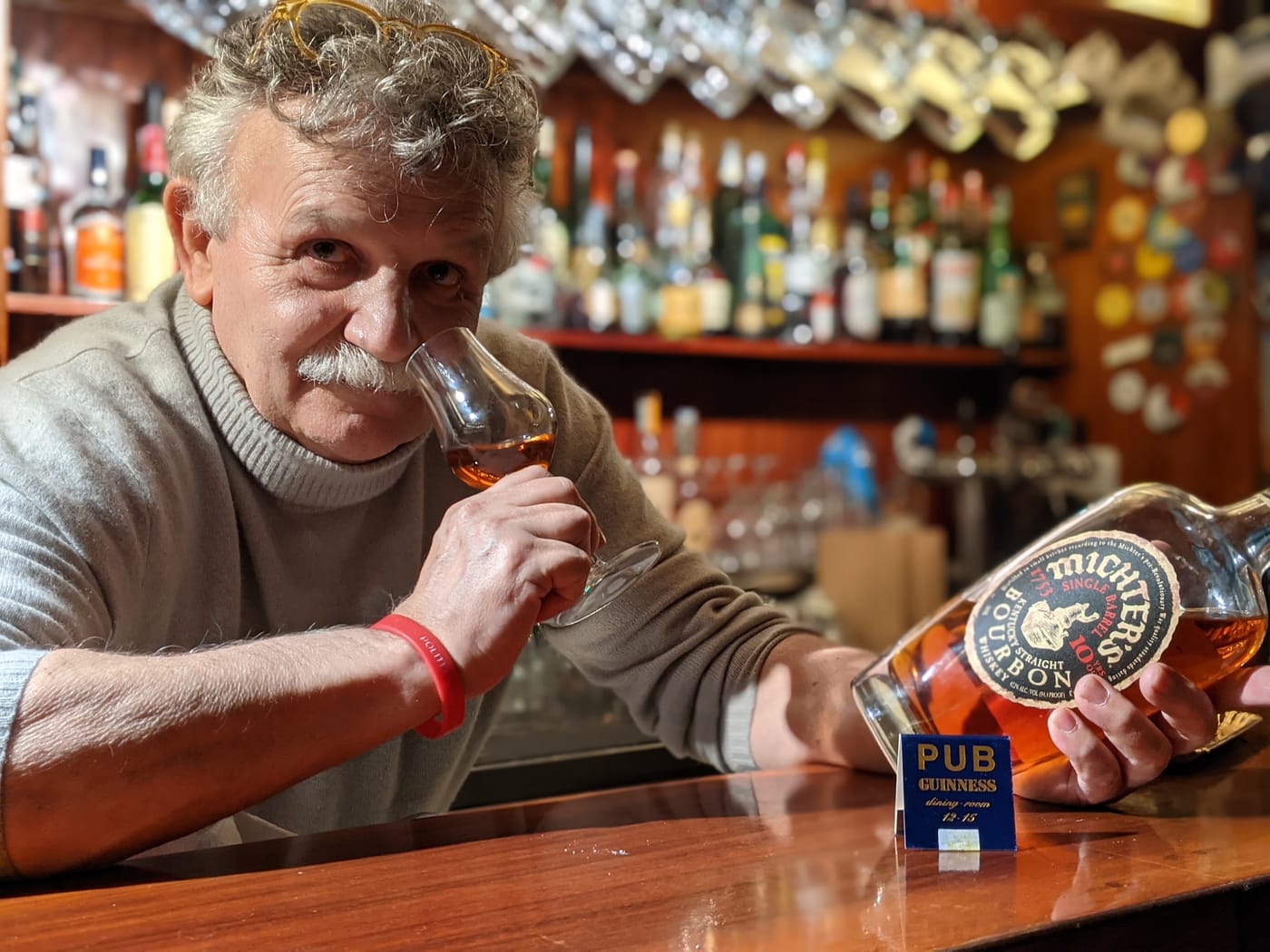 Degustazione di whisky al banco