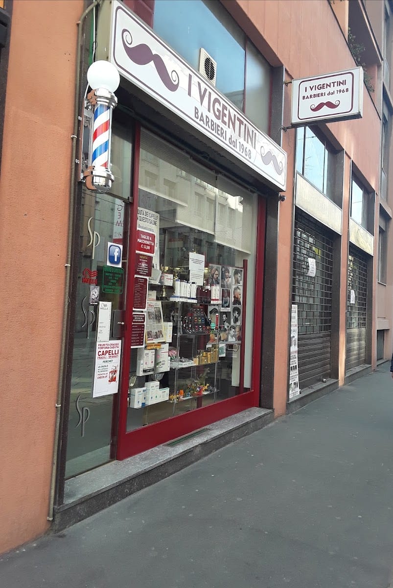 La vetrina del barbiere I Vigentini in Viale Beatrice d'Este