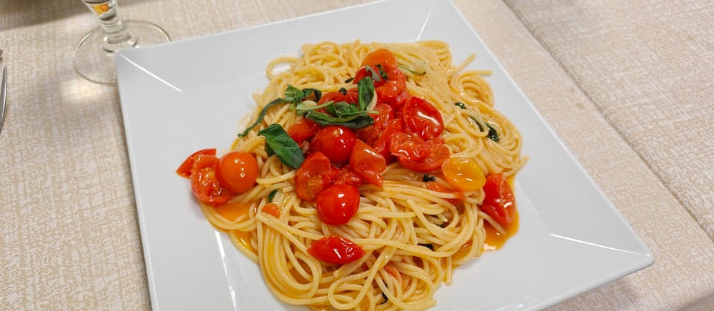 Spaghetti al pomodoro fresco e basilico