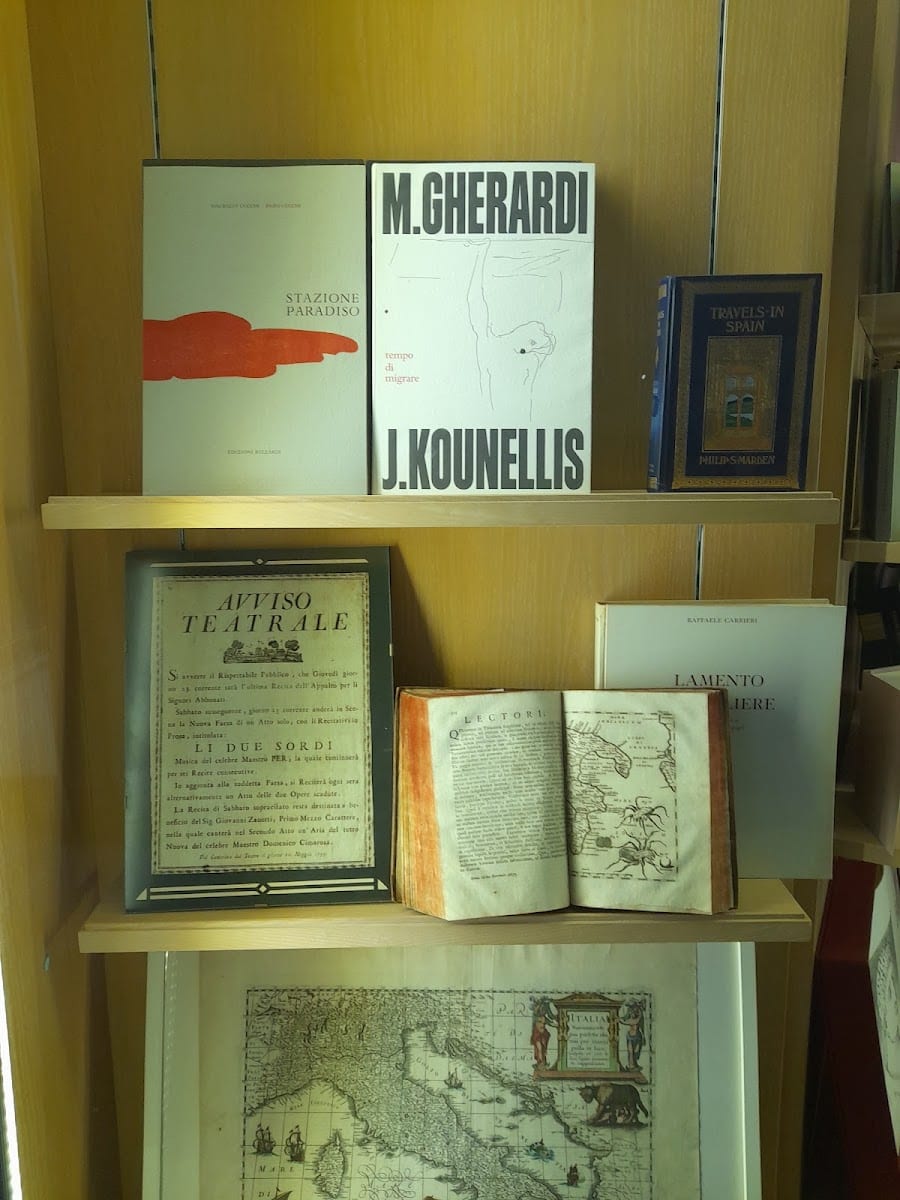 Libri d'artista e antichi in esposizione