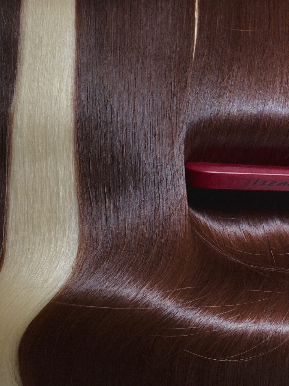 Dettaglio di capelli lucidi dopo cheratina