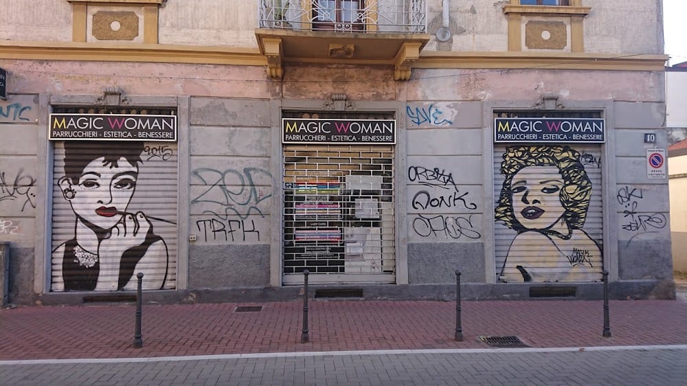 Le vetrine illustrate del salone Magic Woman