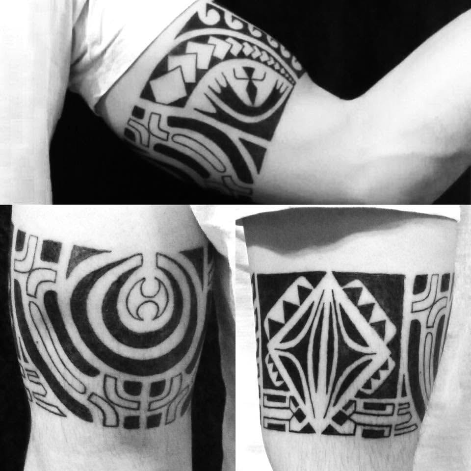 Quattro fasce polinesiane e maori sul braccio, in nero.