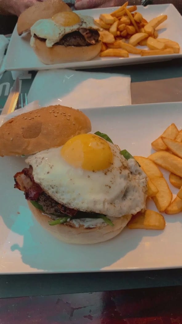 Hamburger con patatine