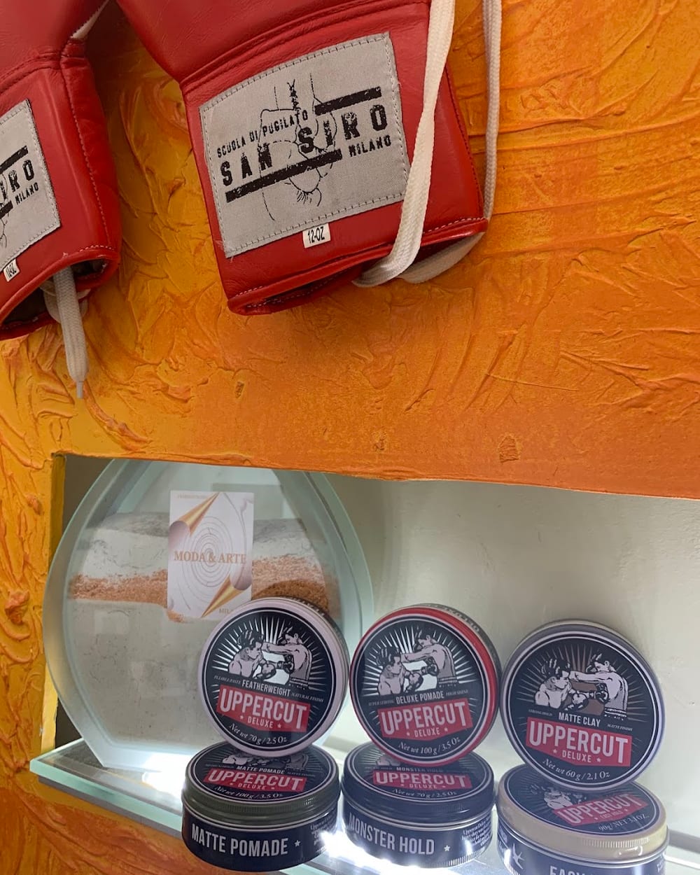 Le pomate Uppercut e il guantone San Siro da Moda & Arte