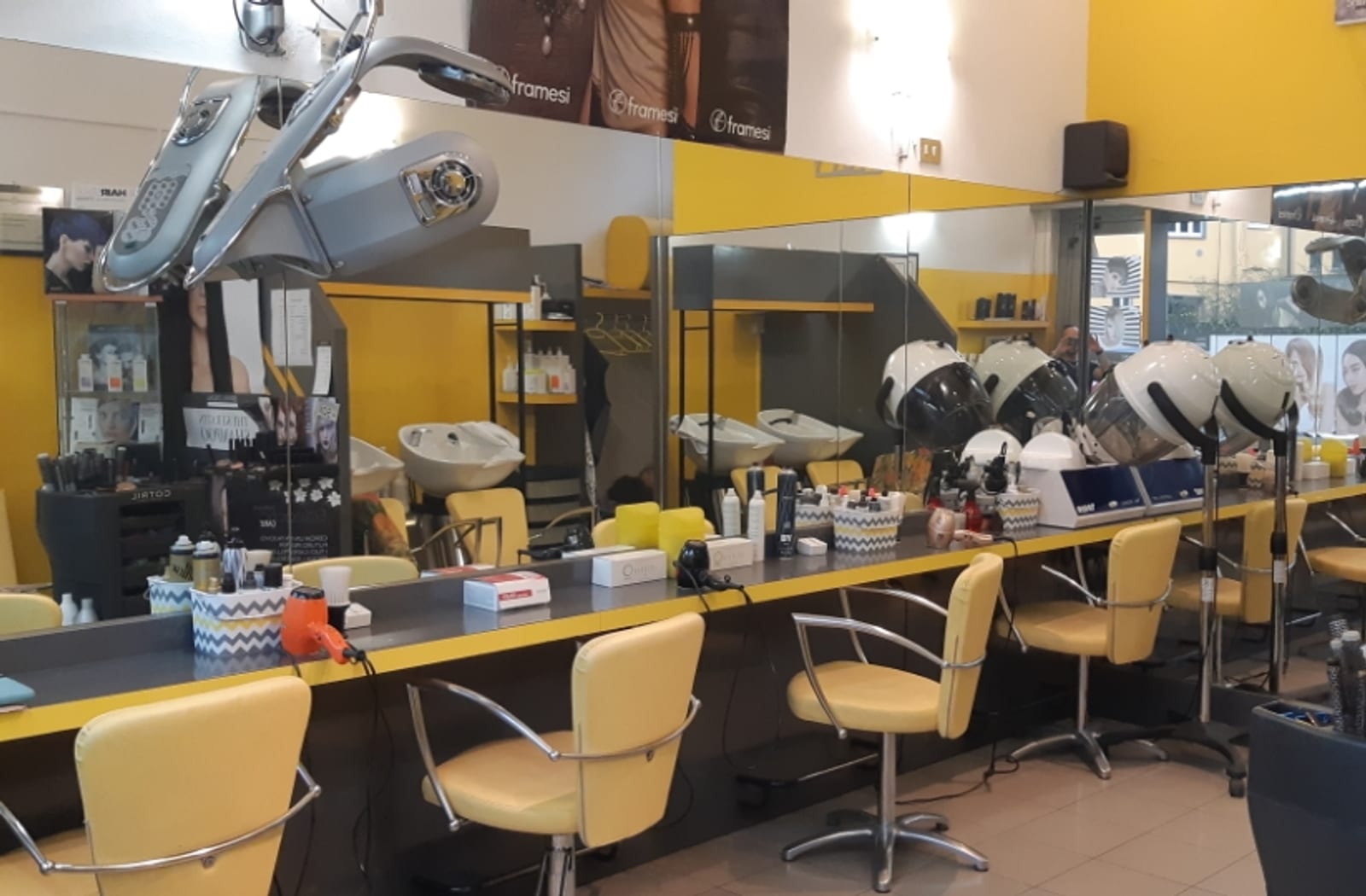 L'interno del salone Moda & Arte a San Siro