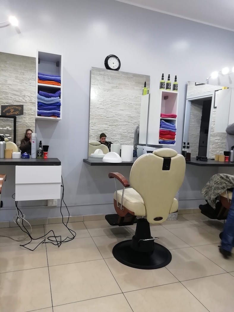 Interno di una sede Nabil's Barbershop