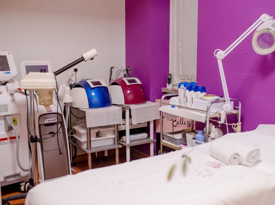 Cabina con apparecchiature estetiche