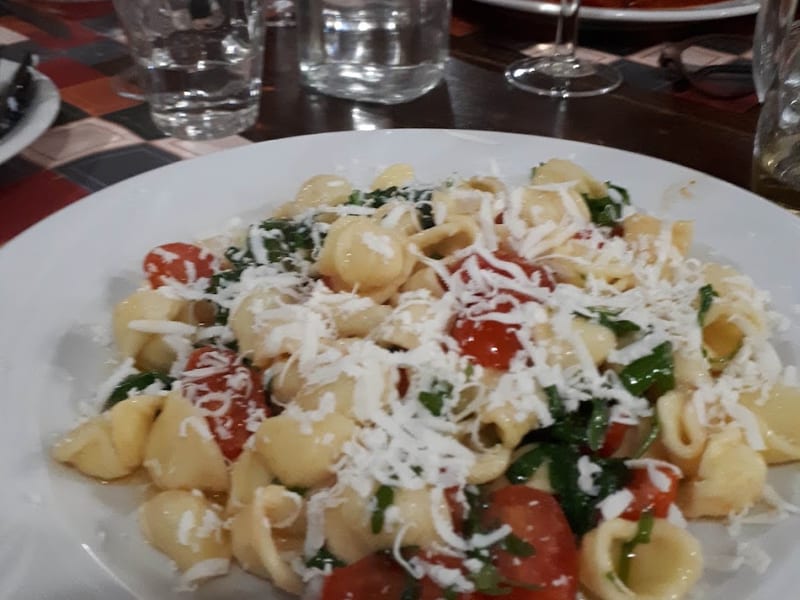 Orecchiette con pomodoro e stracciatella