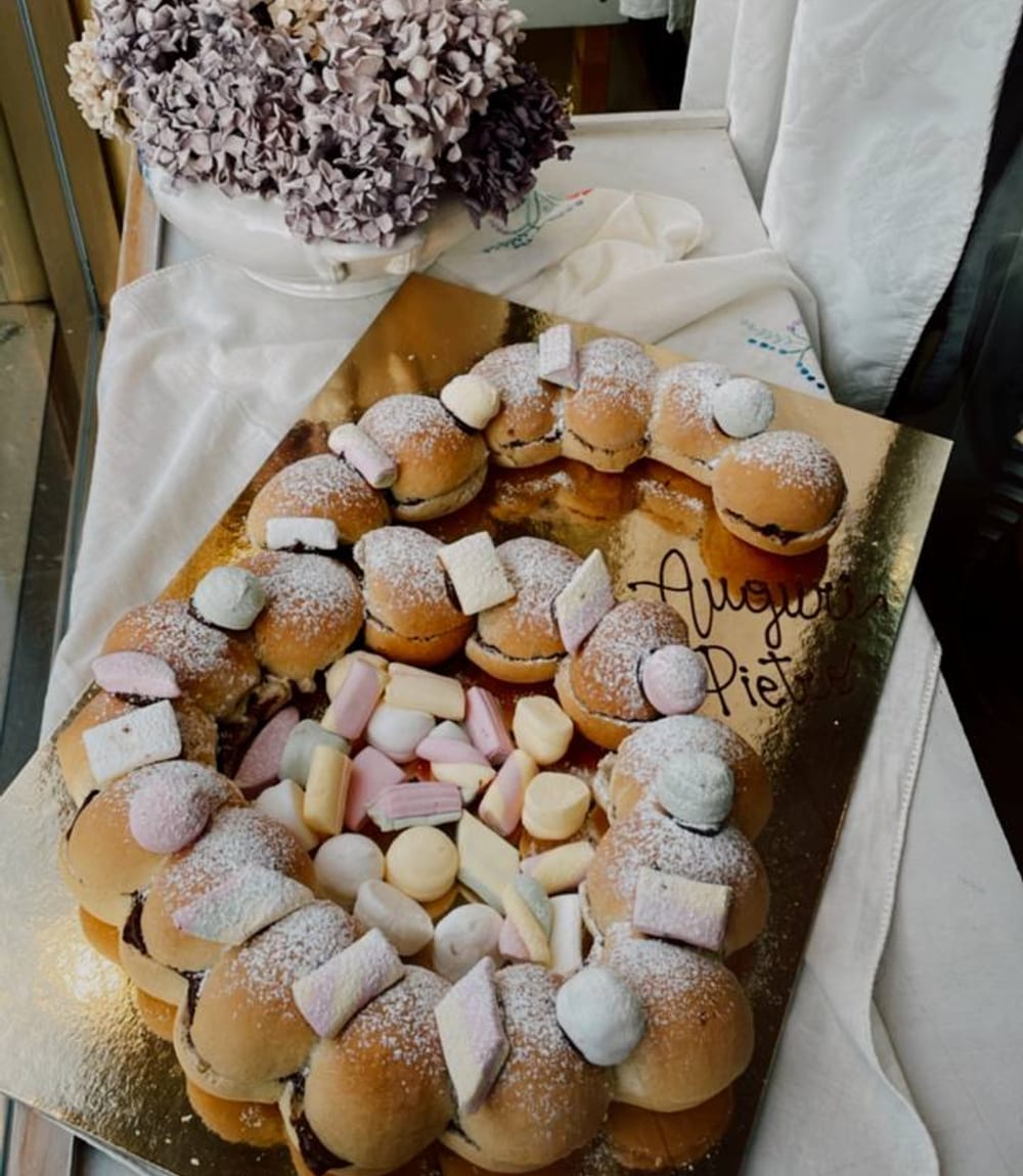 Un vassoio di dolci per un evento