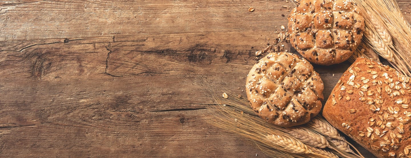 Pane fresco del Panificio Sanna su un tavolo di legno