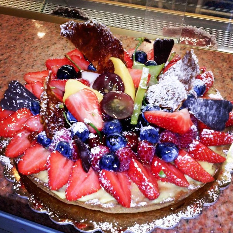 Crostata di frutta fresca con crema pasticcera