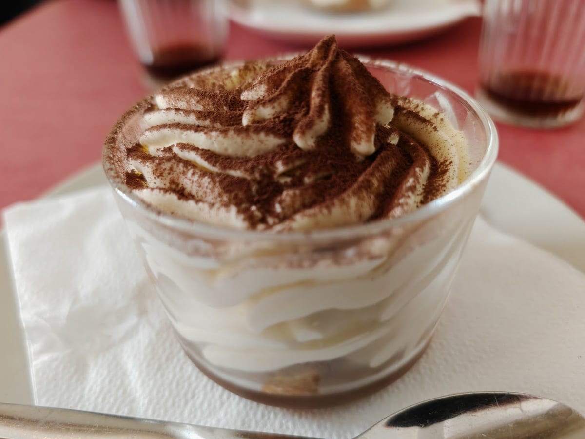 Il tiramisù nel bicchiere, col cacao.