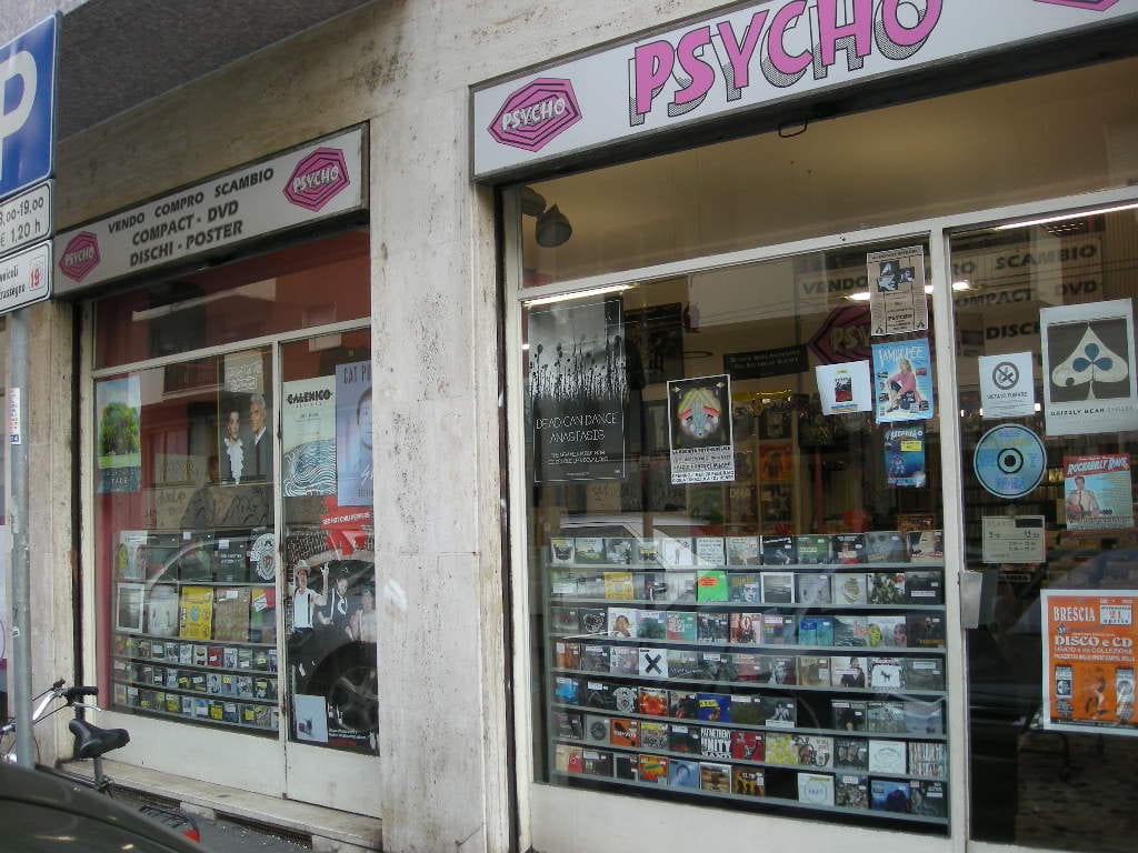 La facciata di Psycho in via Zamenhof
