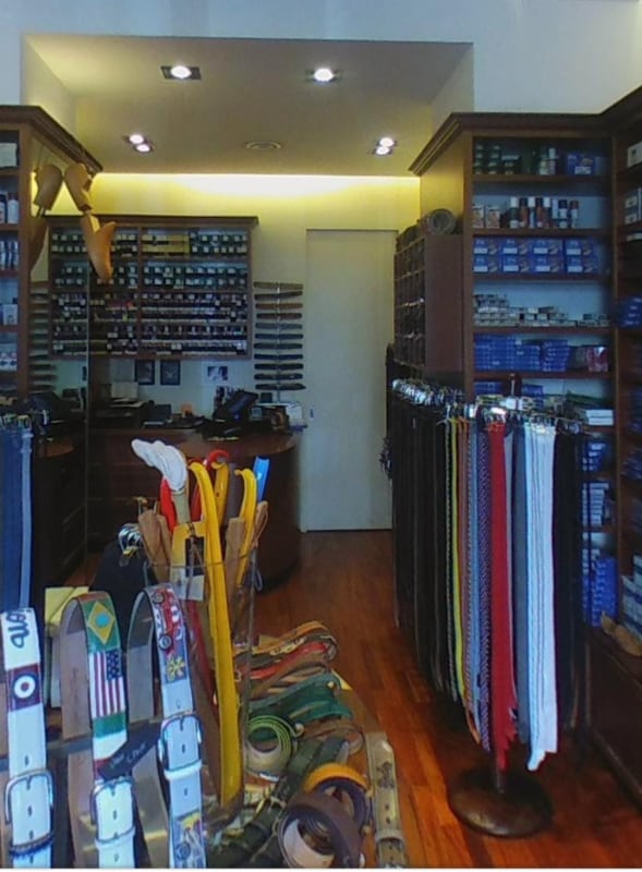 L'interno di Roby Shop con i prodotti per la cura della scarpa