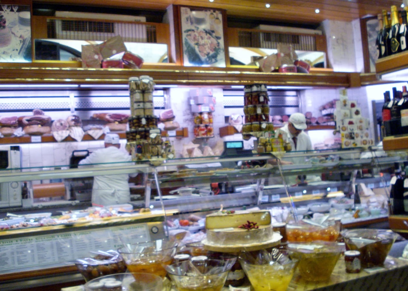 Il banco della gastronomia Rossi & Grassi