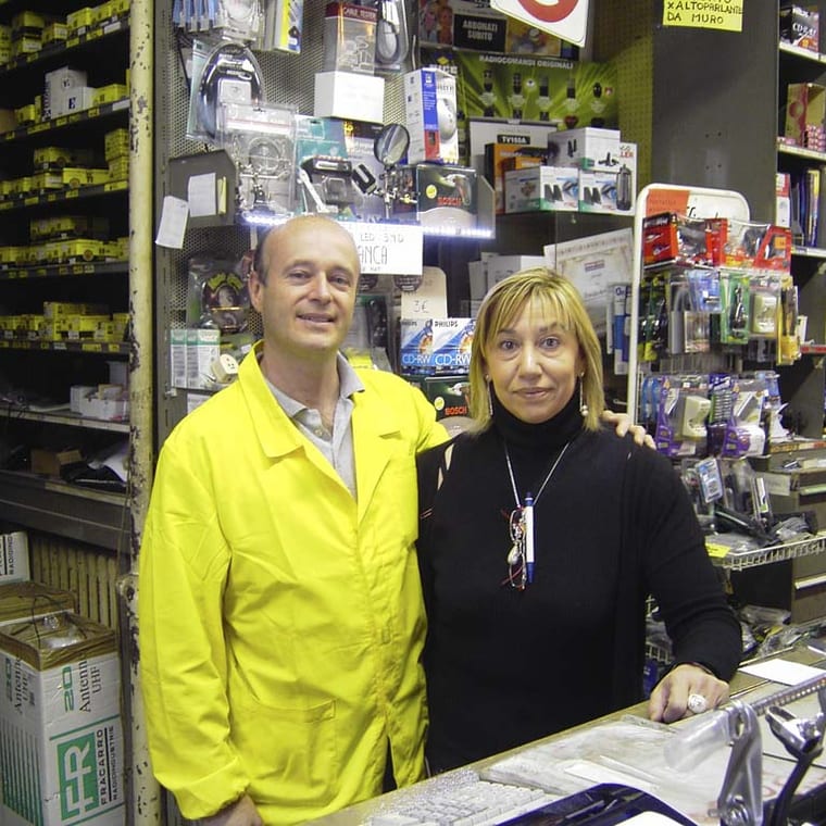 Roberto al banco della bottega