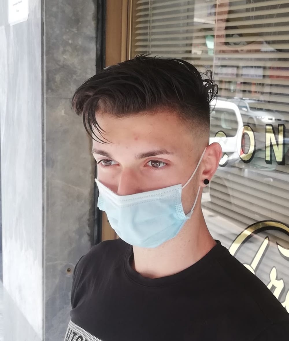 Un cliente con il taglio appena fatto