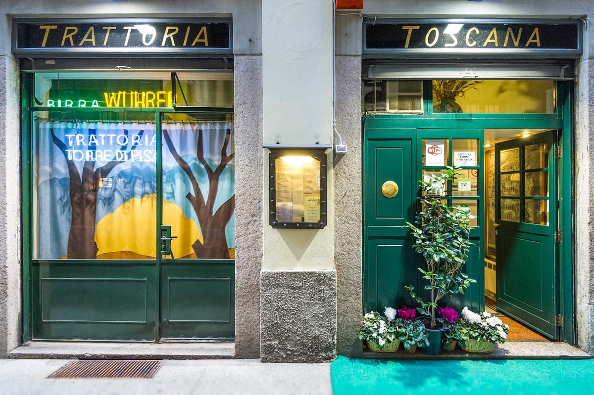 L'insegna della trattoria in Via Fiori Chiari