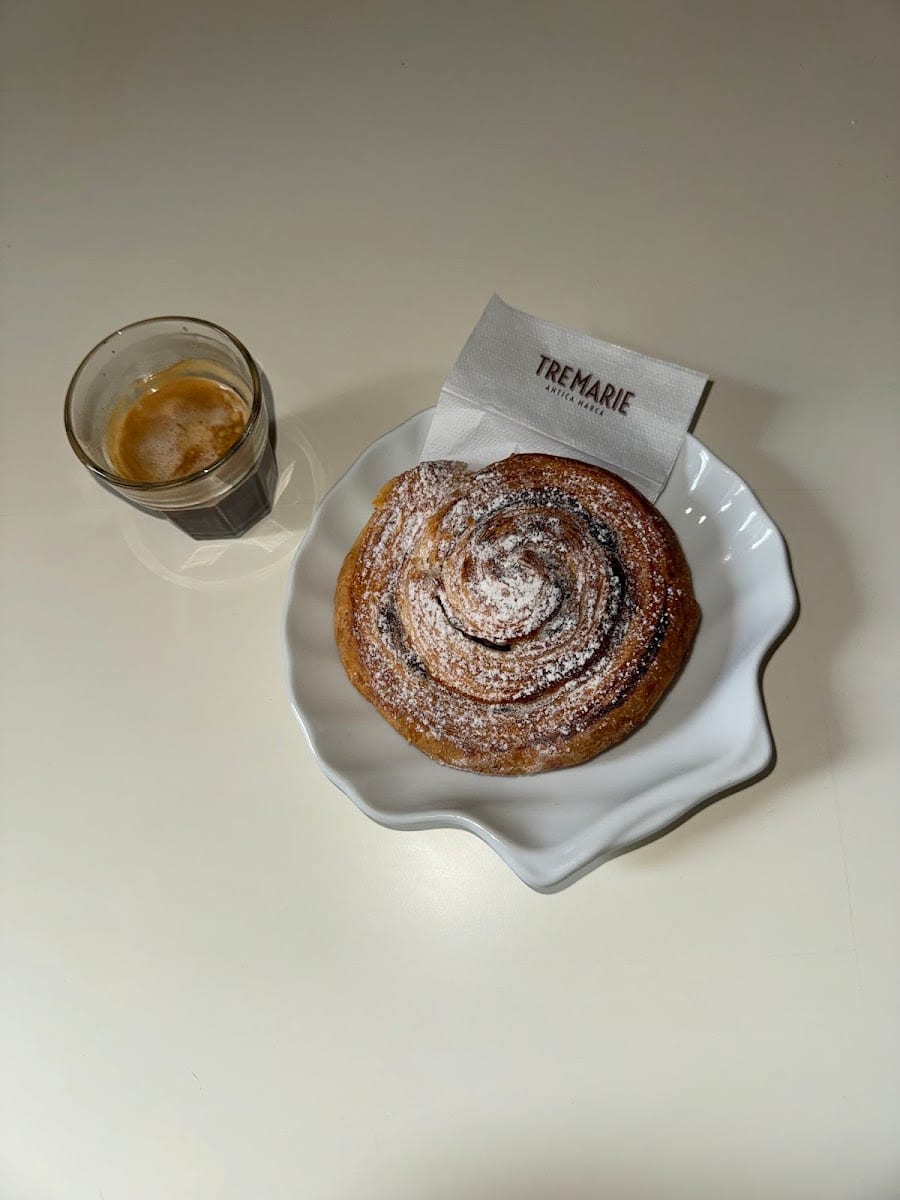 Un espresso e una girella