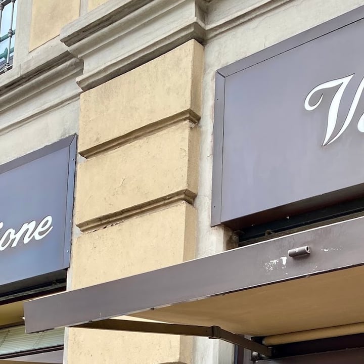 L'insegna in corsivo