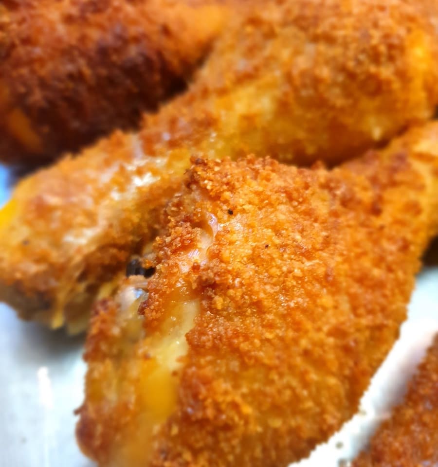 Le cosce impanate, dorate al forno.