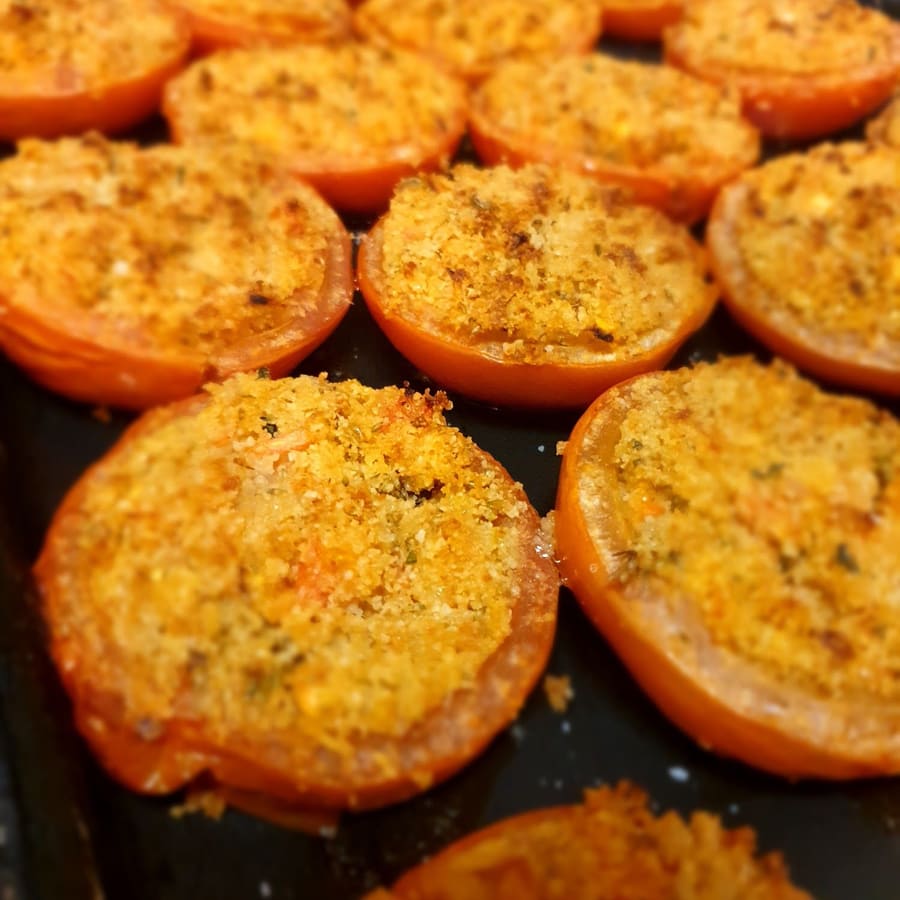 I pomodori ripieni gratinati, in fila.