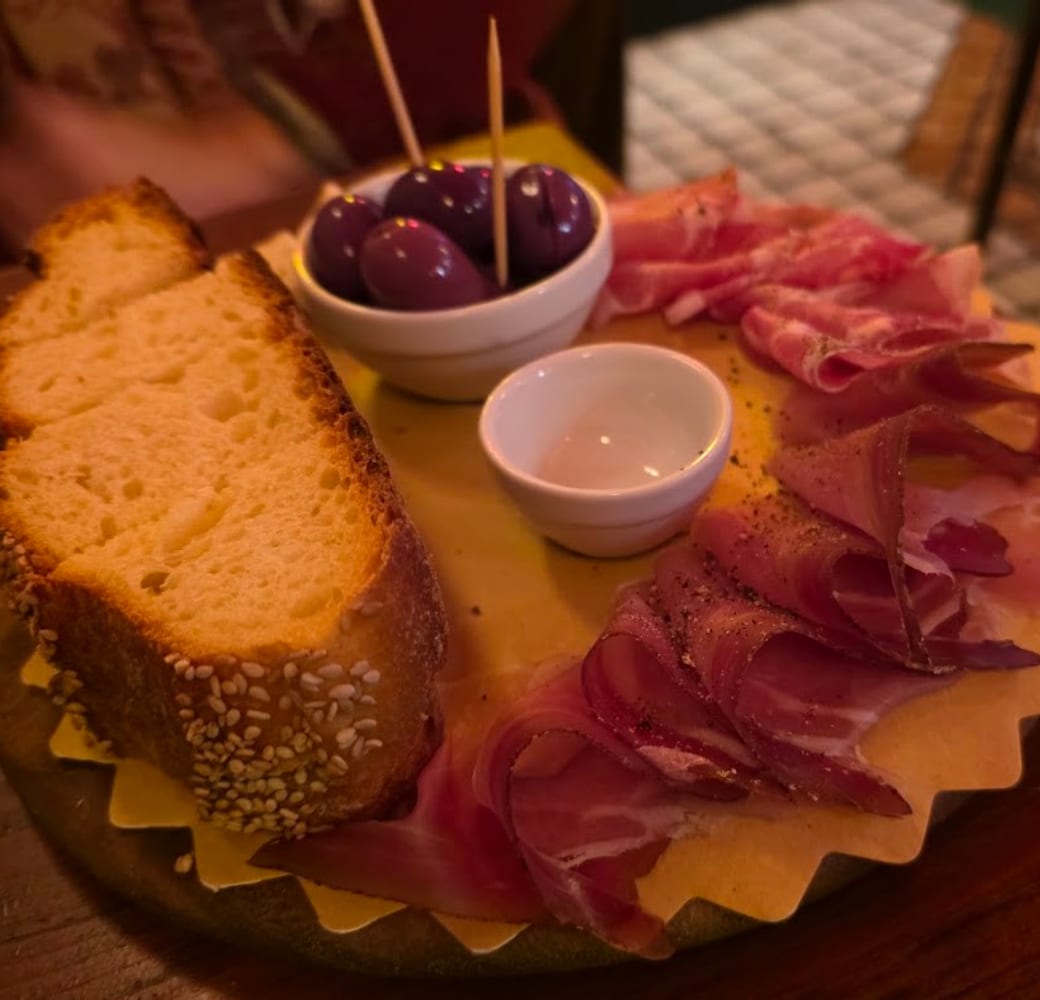 Crostini con salumi